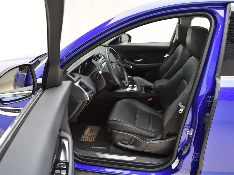 Jaguar E-PACE — фото 11