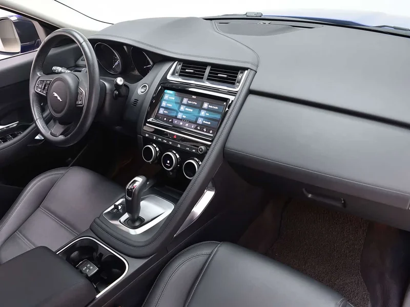 Jaguar E-PACE — фото 15