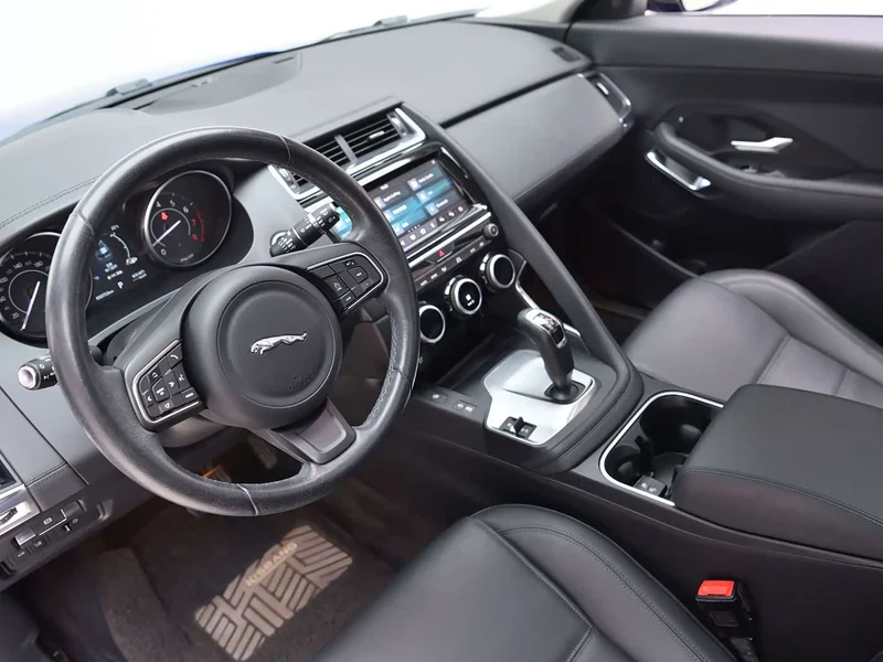 Jaguar E-PACE — фото 16