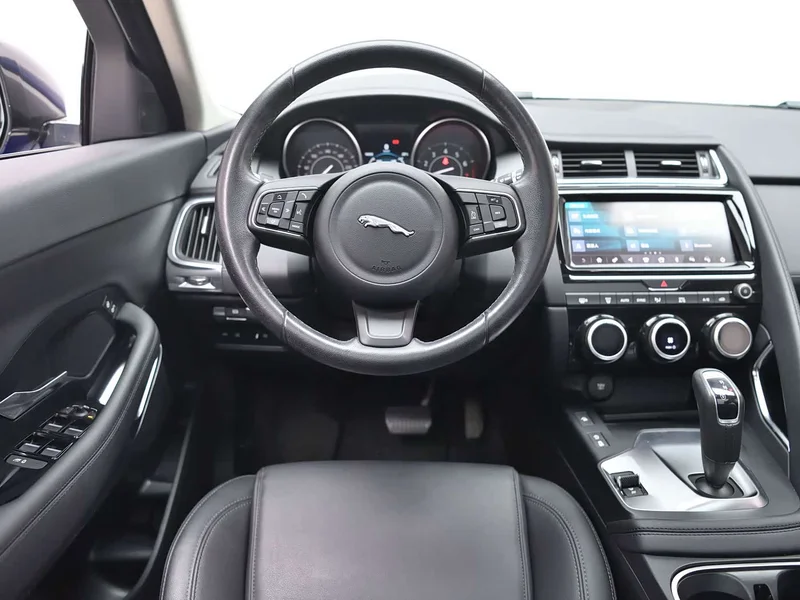 Jaguar E-PACE — фото 17