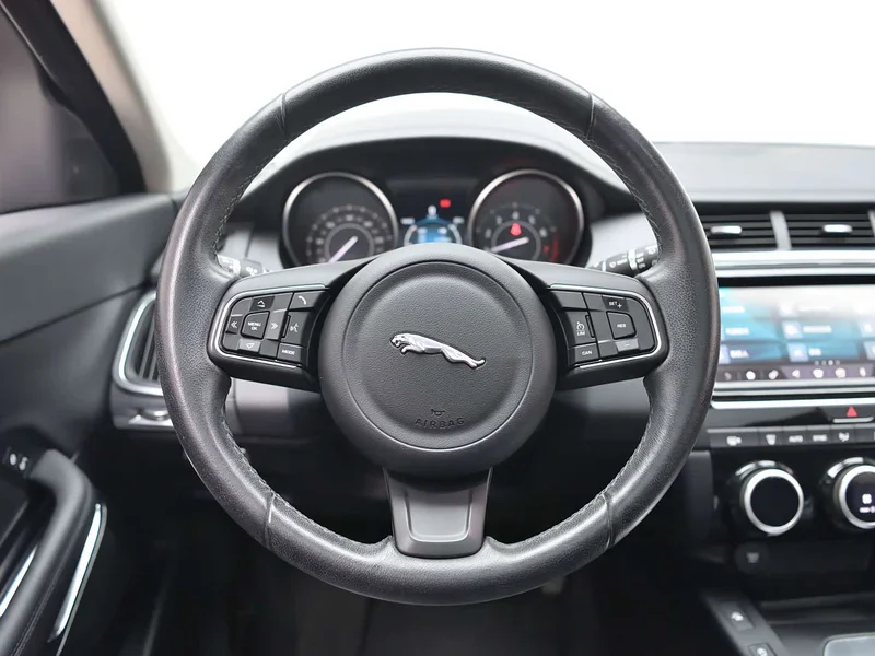 Jaguar E-PACE — фото 18