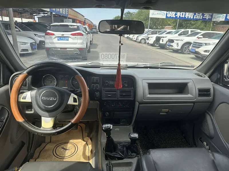 Isuzu Isuzu Pickup — фото 5