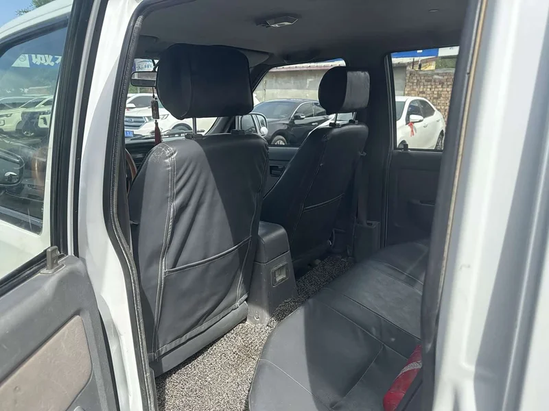 Isuzu Isuzu Pickup — фото 6