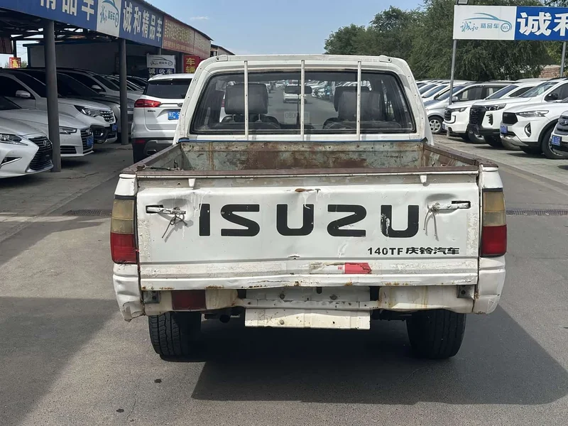 Isuzu Isuzu Pickup — фото 8