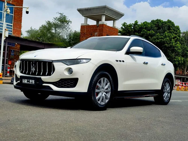 Maserati Levante — фото 1