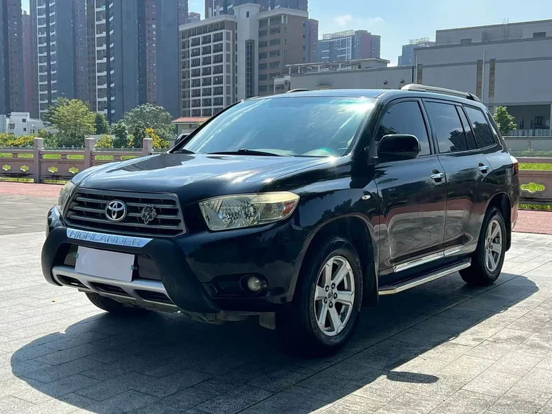 Toyota Highlander — фото 1