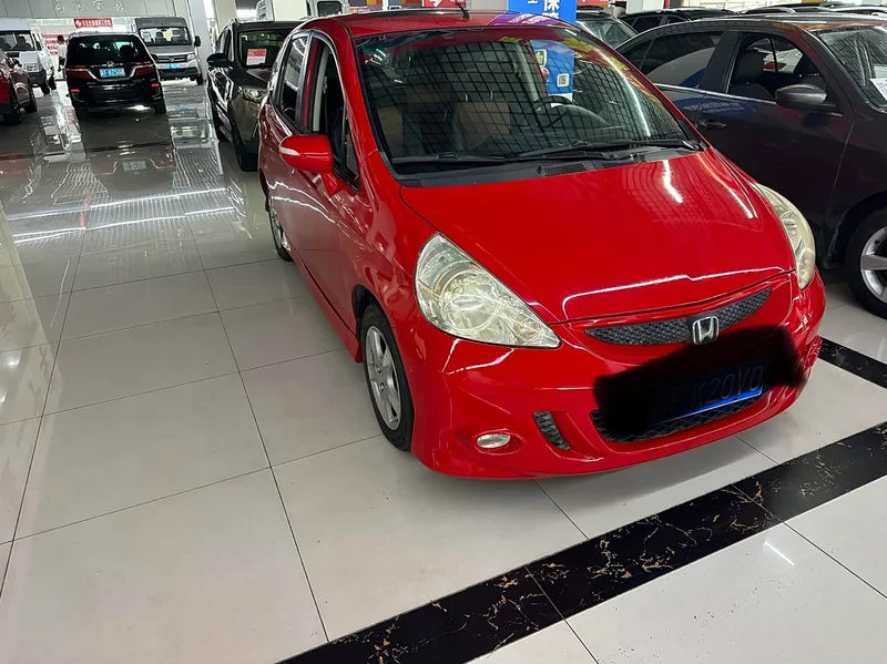 Honda Fit — фото 1