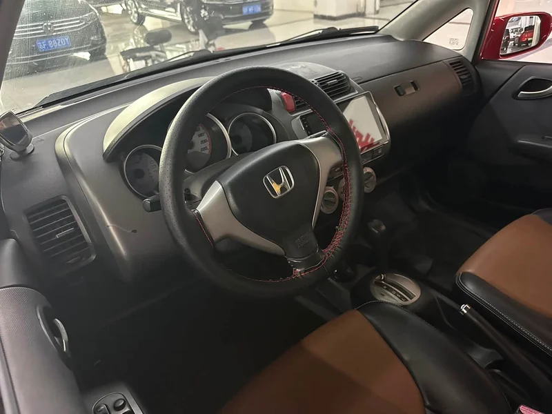 Honda Fit — фото 4