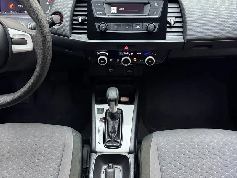 Honda Fit — фото 17