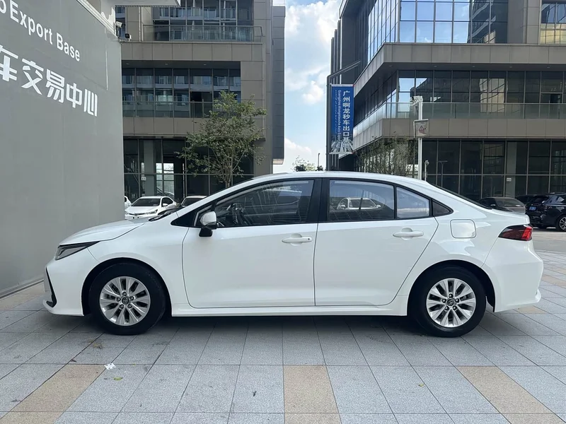 Toyota Corolla — фото 3