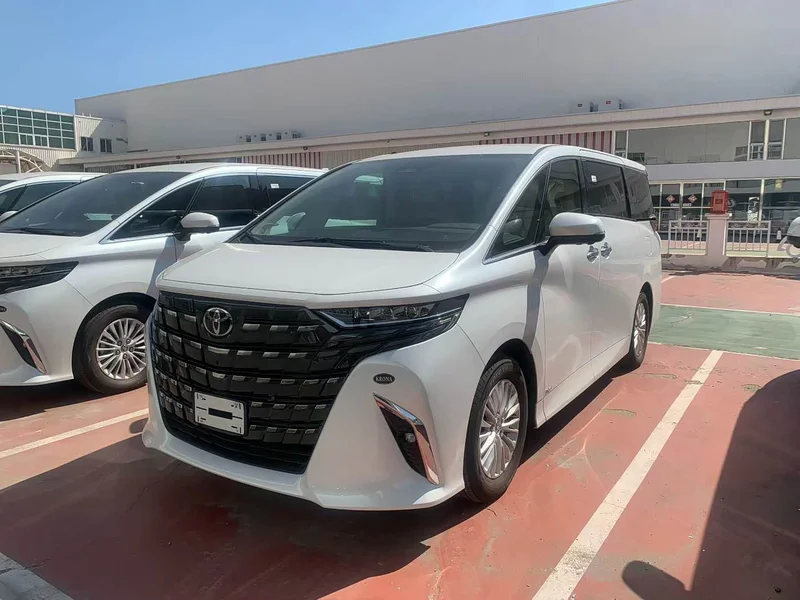 Toyota Alphard — фото 1