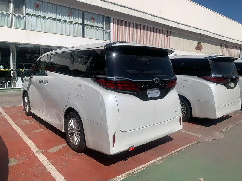 Toyota Alphard — фото 3