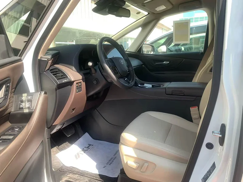 Toyota Alphard — фото 5
