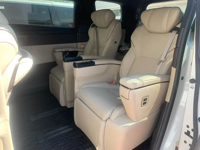 Toyota Alphard — фото 7