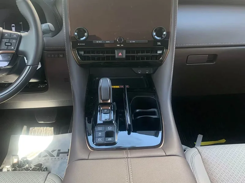 Toyota Alphard — фото 9