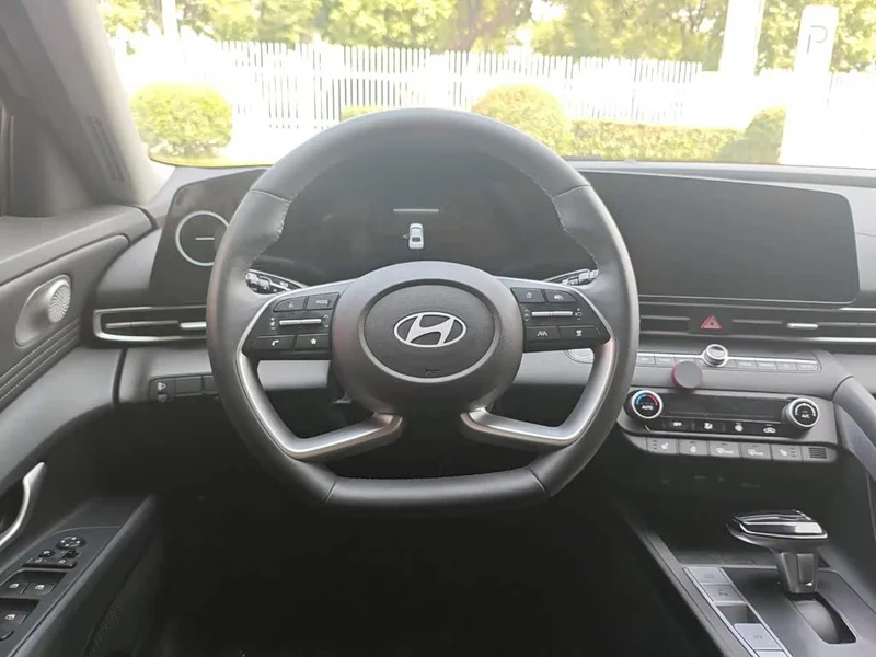 Hyundai Elantra — фото 11