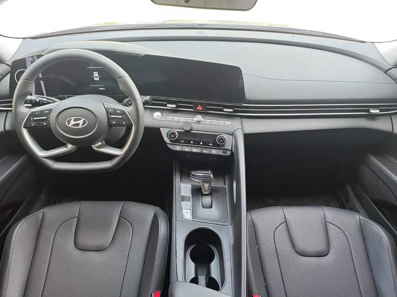 Hyundai Elantra — фото 12