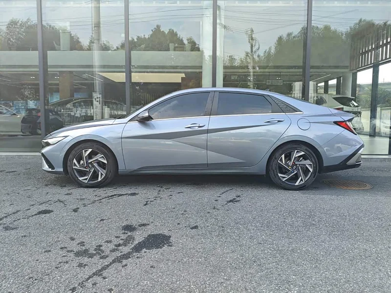Hyundai Elantra — фото 3