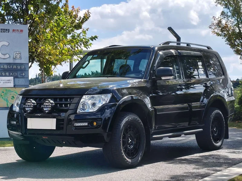 Mitsubishi Pajero (Imported) — фото 1
