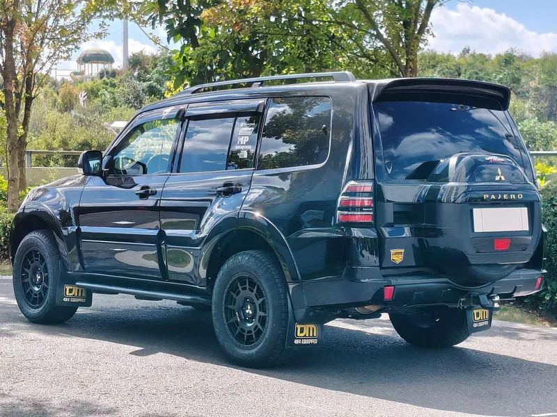 Mitsubishi Pajero (Imported) — фото 7