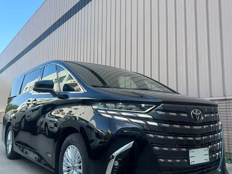 Toyota Alphard — фото 2