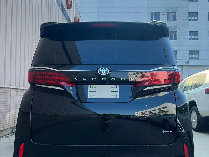 Toyota Alphard — фото 3