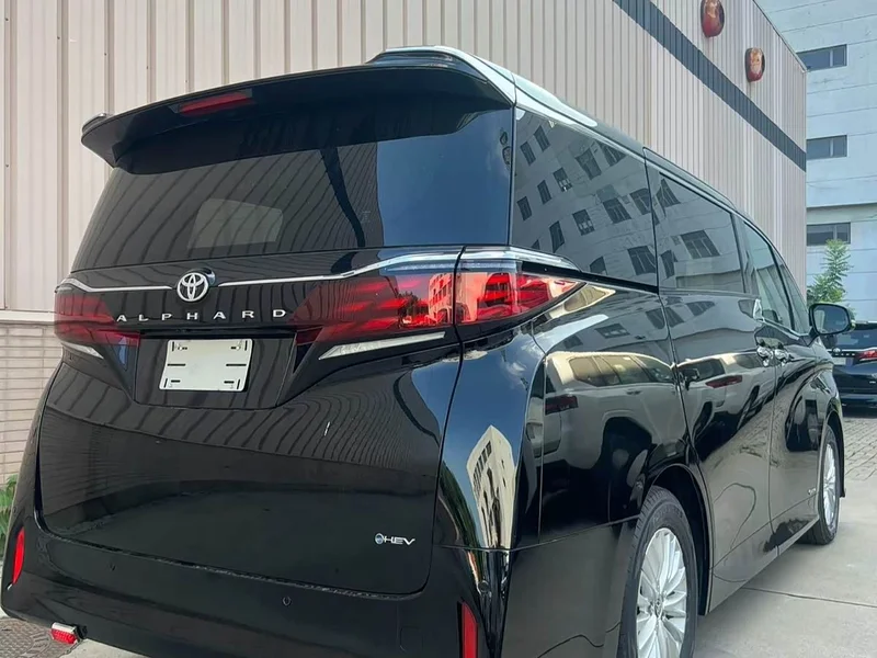 Toyota Alphard — фото 4