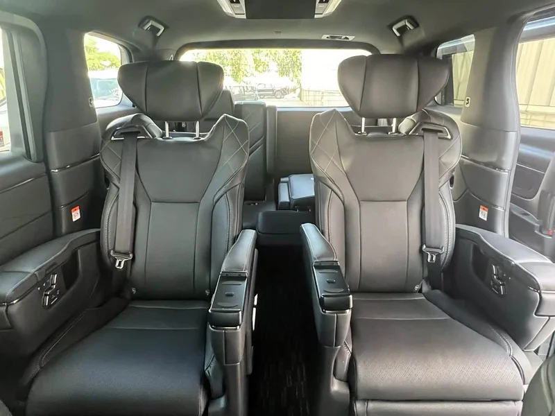 Toyota Alphard — фото 8