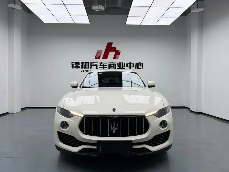 Maserati Levante — фото 1