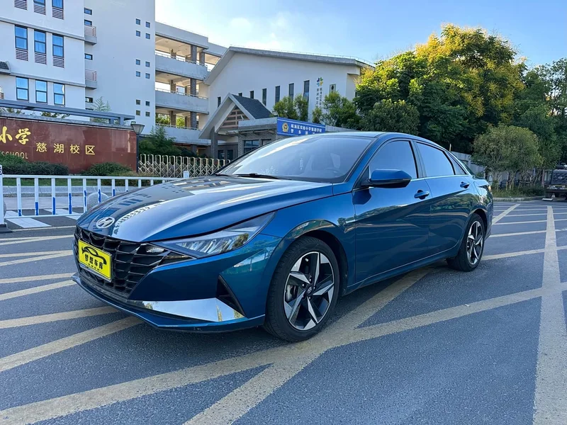 Hyundai Elantra — фото 1