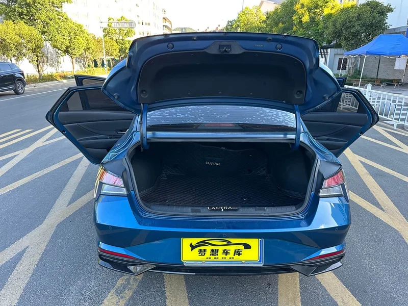 Hyundai Elantra — фото 11