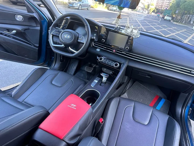 Hyundai Elantra — фото 19