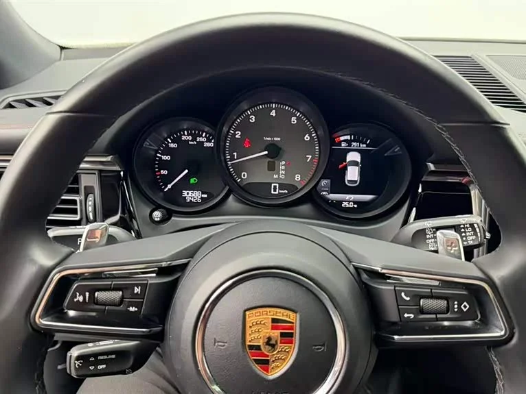 Porsche Macan — фото 14