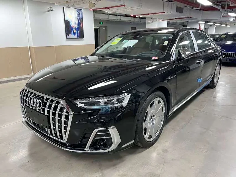 Audi A8 — фото 1