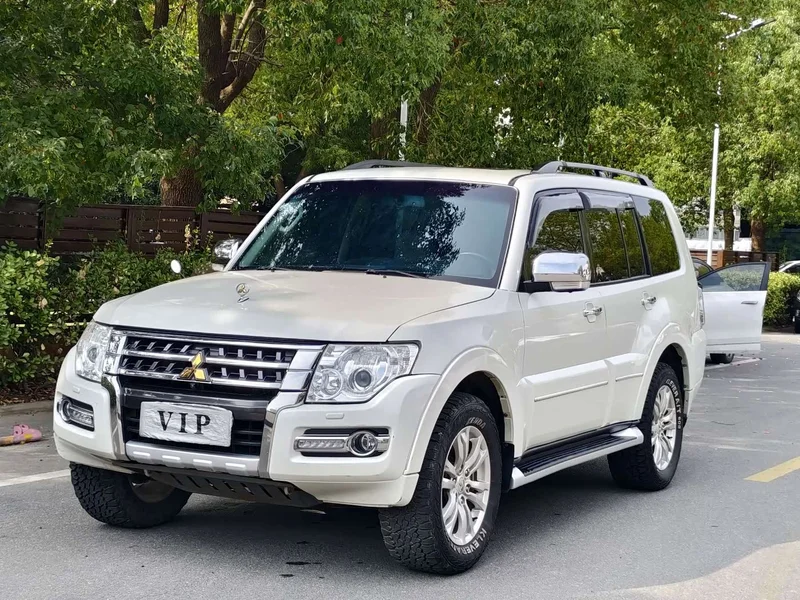 Mitsubishi Pajero (Imported) — фото 1
