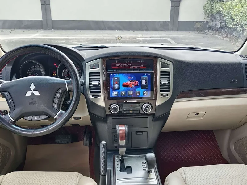 Mitsubishi Pajero (Imported) — фото 12
