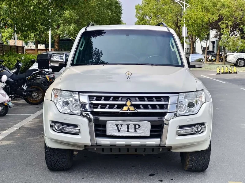 Mitsubishi Pajero (Imported) — фото 2