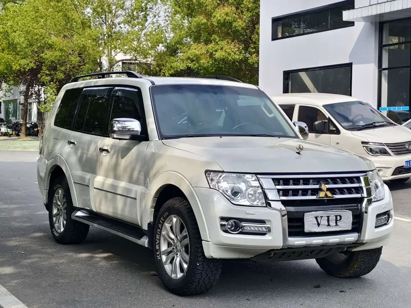 Mitsubishi Pajero (Imported) — фото 3