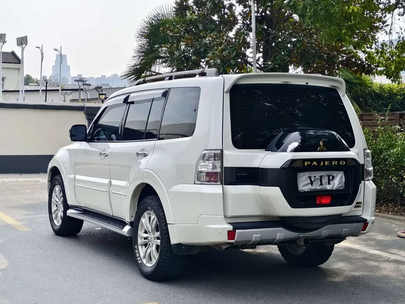 Mitsubishi Pajero (Imported) — фото 5