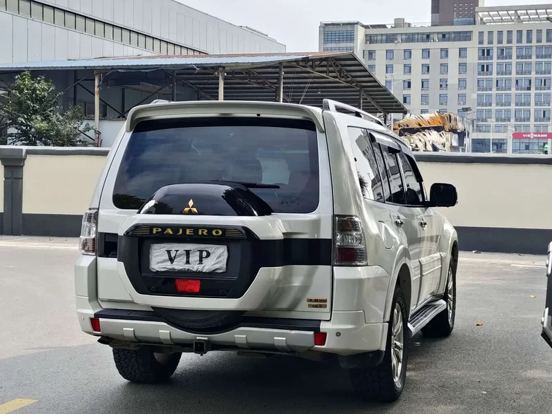 Mitsubishi Pajero (Imported) — фото 6