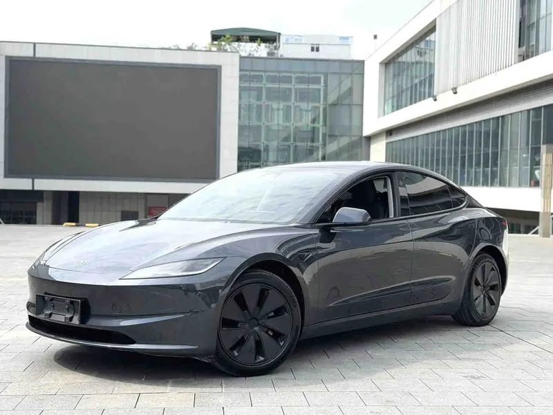 Tesla Model 3 — фото 1