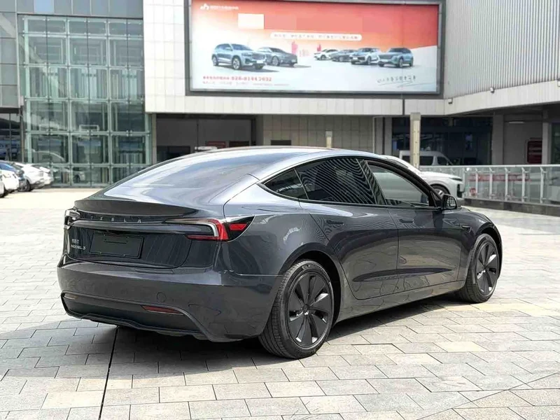 Tesla Model 3 — фото 8