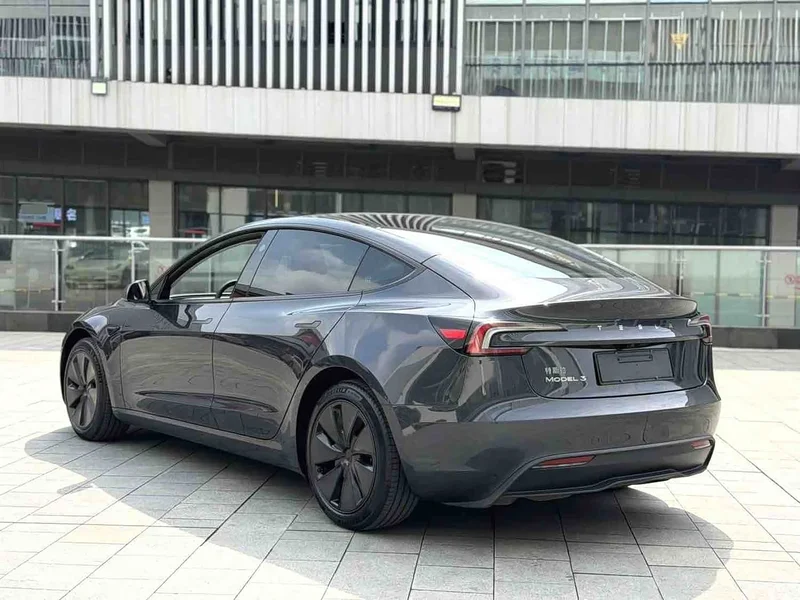 Tesla Model 3 — фото 9