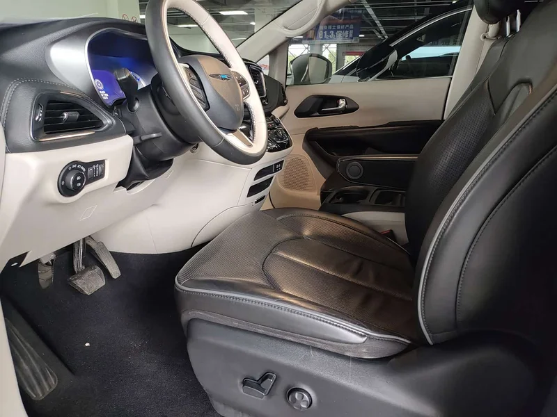 Jeep Grand Voyager PHEV (Imported) — фото 4