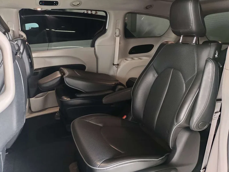 Jeep Grand Voyager PHEV (Imported) — фото 7