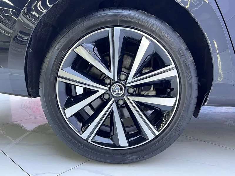 Skoda Superb — фото 20