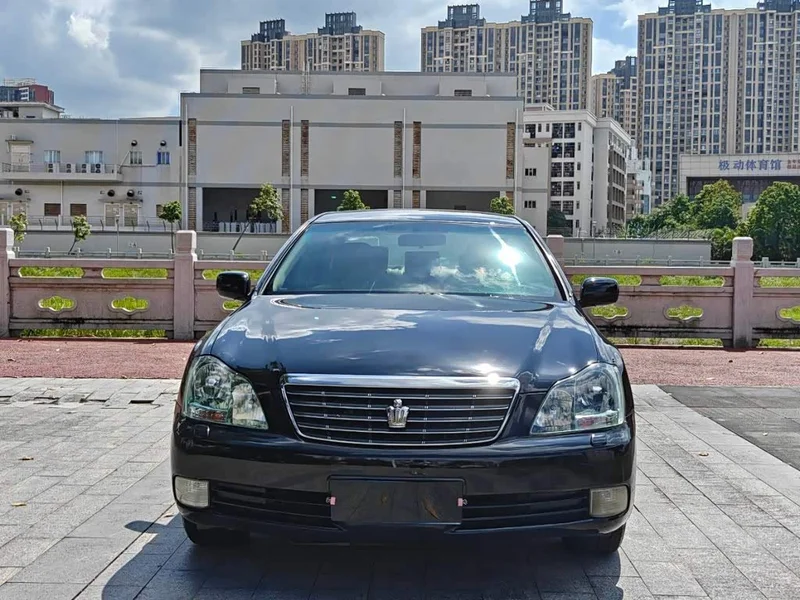 Toyota Crown — фото 2