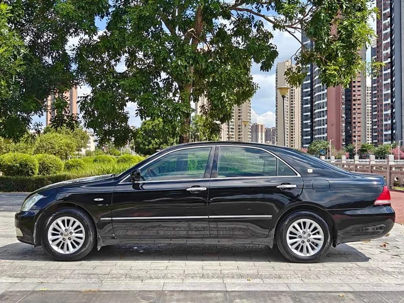 Toyota Crown — фото 10