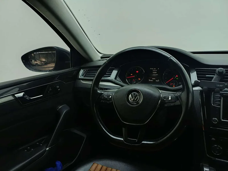 Volkswagen Passat — фото 11