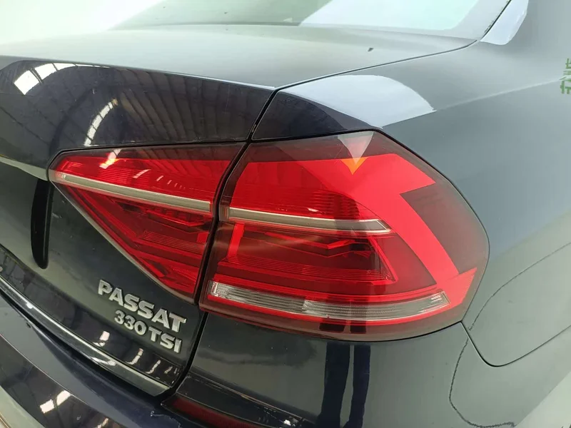Volkswagen Passat — фото 19